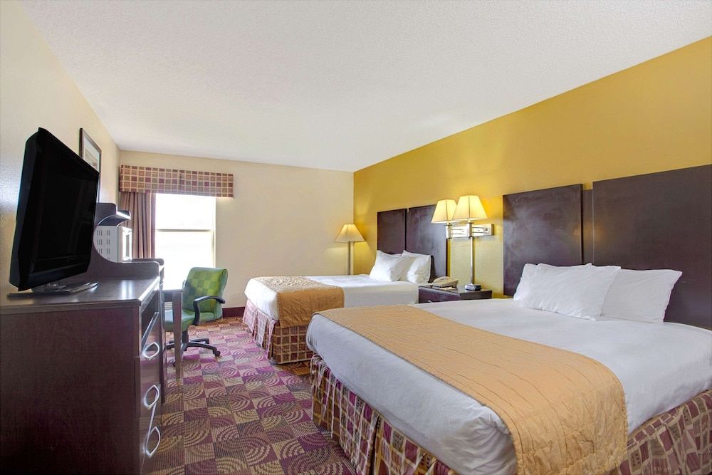 Room, 2 Queen Beds, Accessible, Non Smoking