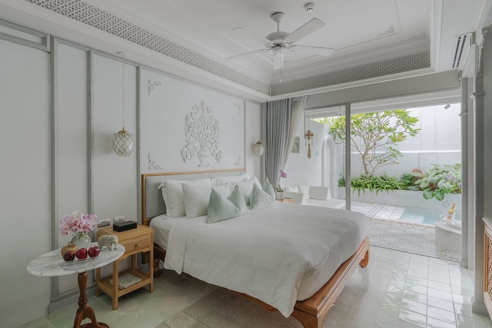 The Inside House The Corner Pool Suite