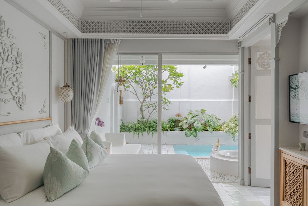 The Inside House The Corner Pool Suite 2