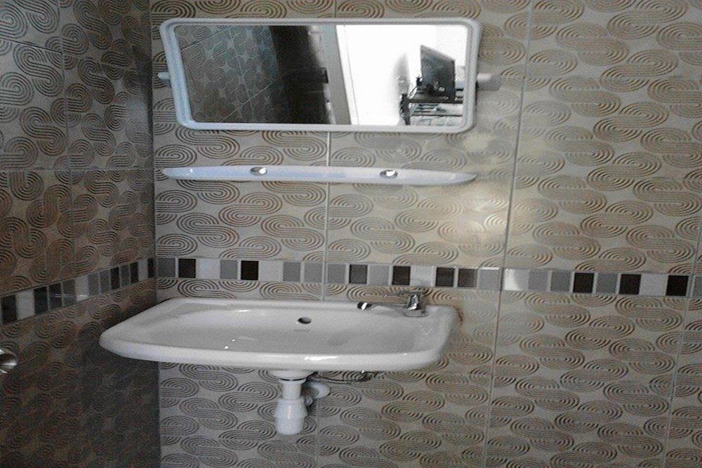 Baan Pennee Quadruple Room 9