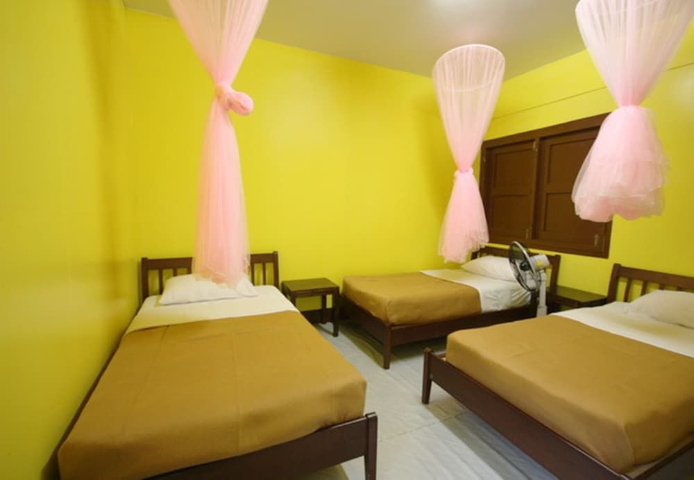 Mixed Dormitory with Shared Bathroom and Fan