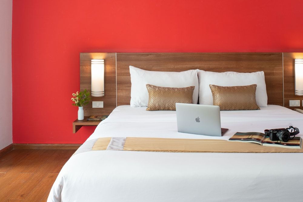 Eco Inn Prime Trang Premier Deluxe, 1 King Bed, Non Smoking, City View 3