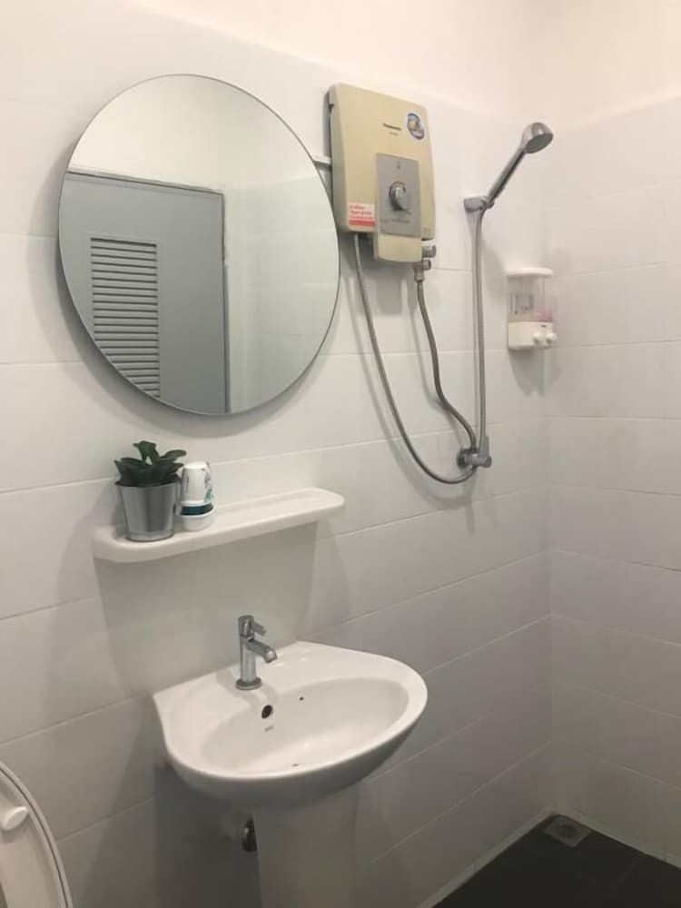 Jellyfish Hostel Standard Double Room 8