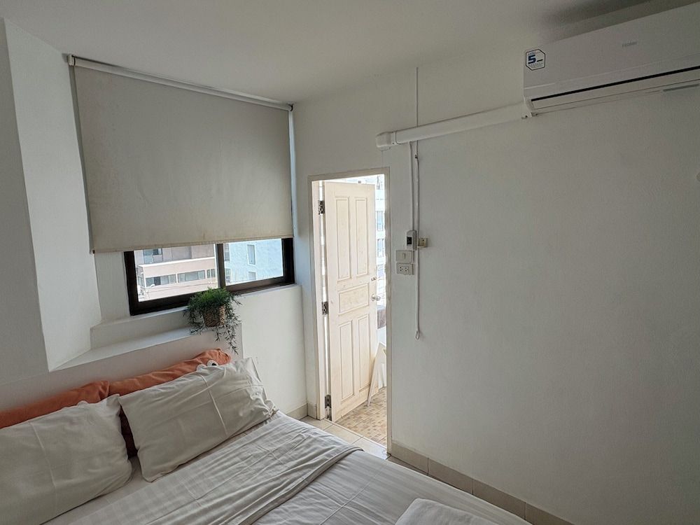 undefined Jellyfish Hostel 8