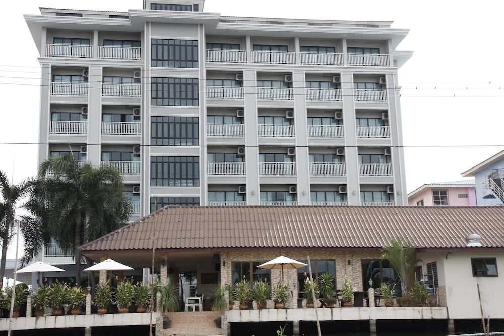 undefined Golden Foyer Suvarnabhumi Airport Hotel 3