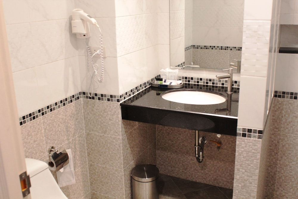 undefined Golden Foyer Suvarnabhumi Airport Hotel 10