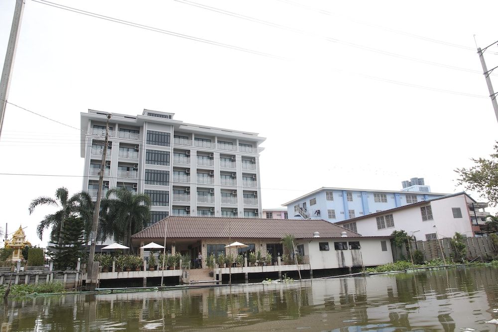 undefined Golden Foyer Suvarnabhumi Airport Hotel 5