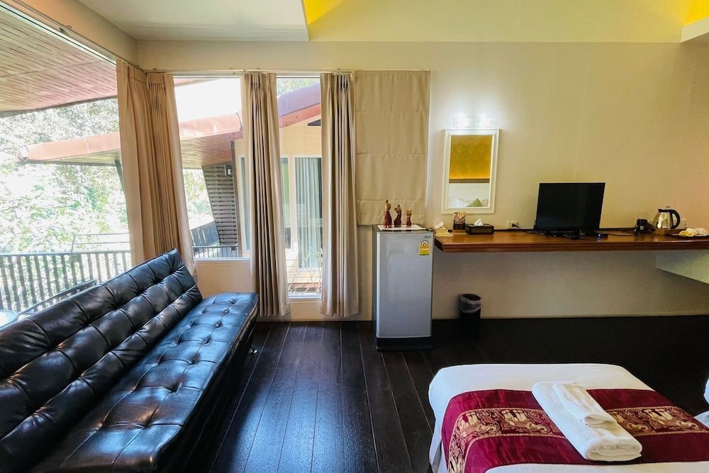 Baan Rim Kwai Paerimnam Resort Junior Twin Room 9