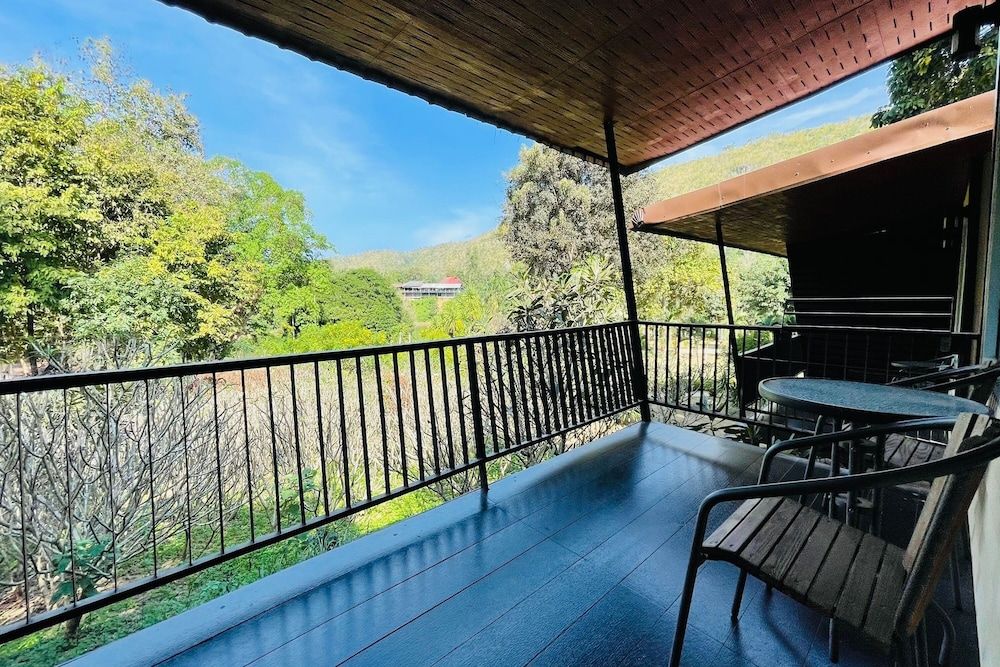 Baan Rim Kwai Paerimnam Resort Junior Twin Room 12