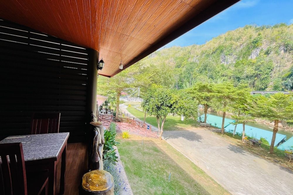 Baan Rim Kwai Paerimnam Resort Deluxe Twin Room 6