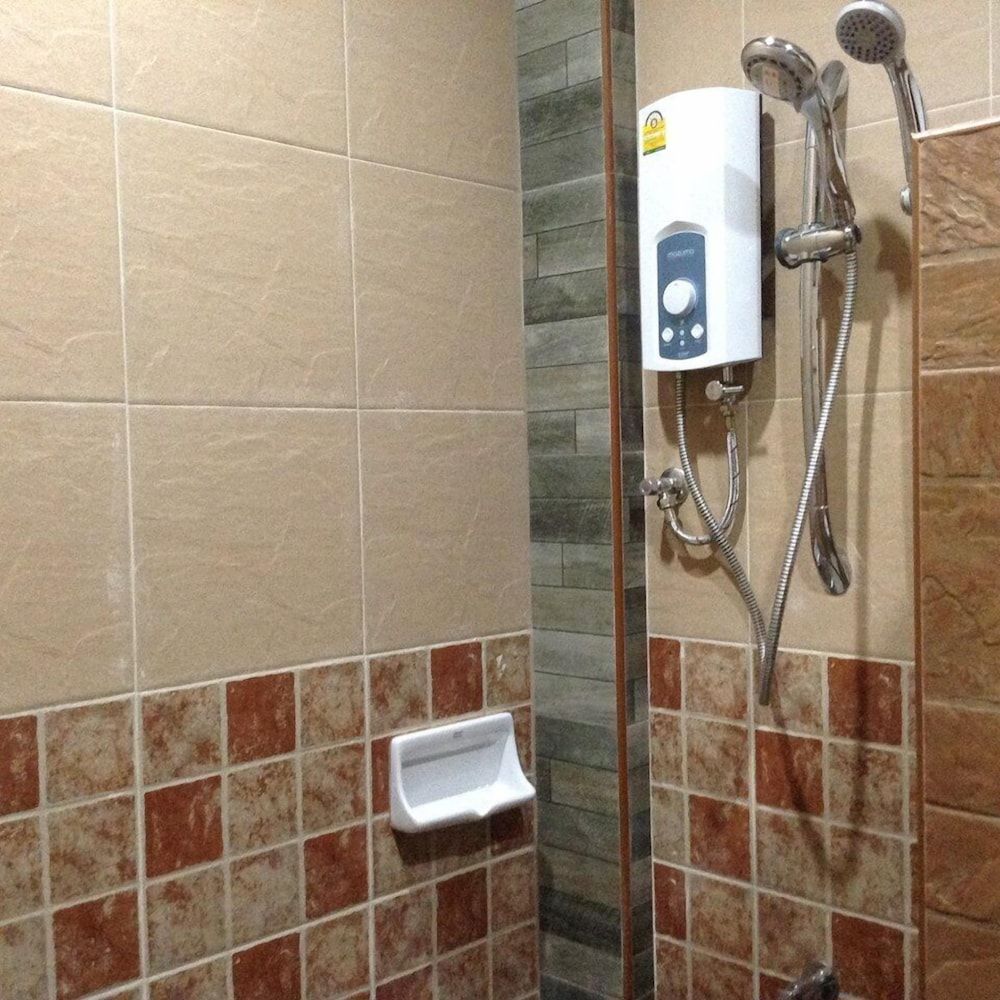 BC guesthouse Si Phraya Standard Twin Room 6