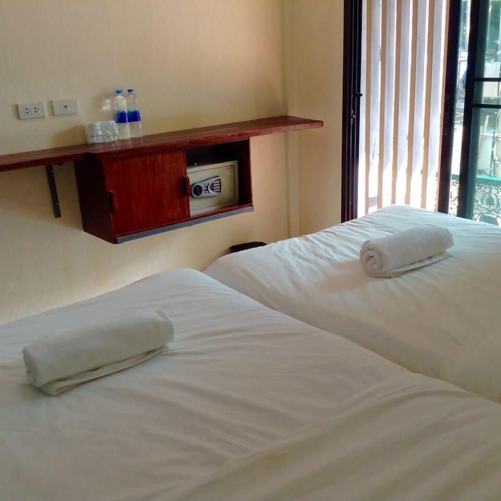 BC guesthouse Si Phraya Standard Twin Room
