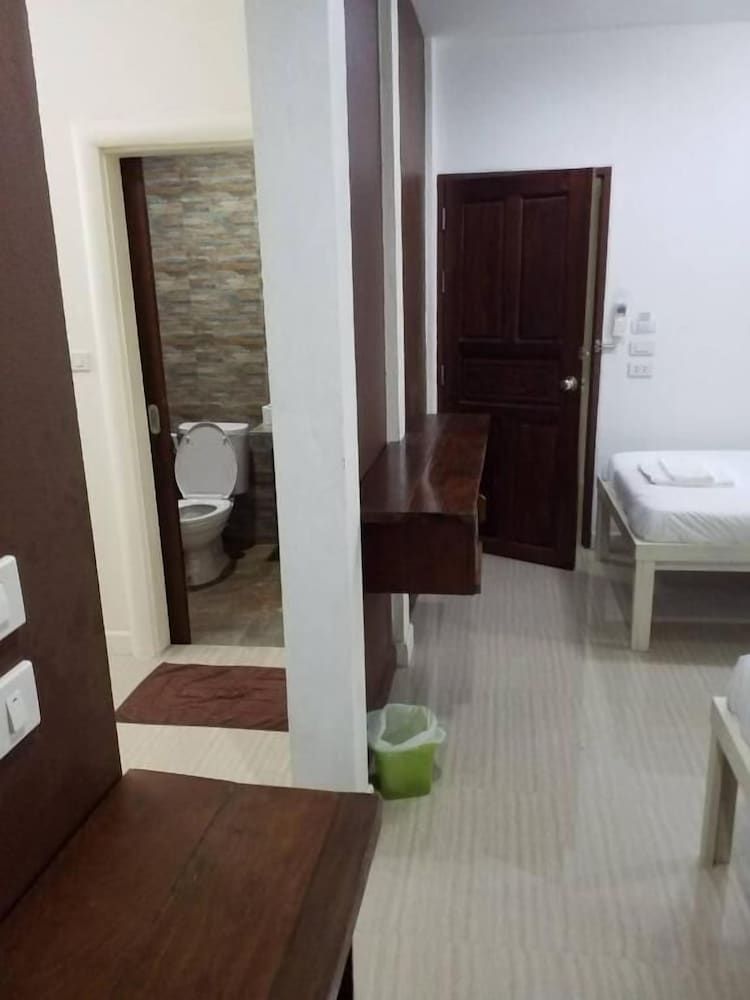 undefined BC guesthouse Si Phraya 2