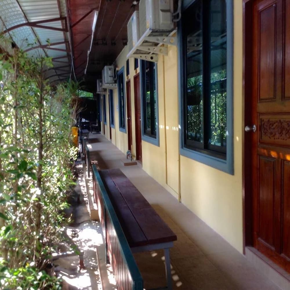 BC guesthouse Si Phraya Standard Twin Room 5