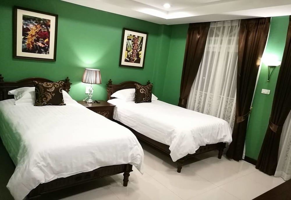 The Velvet Orchid Superior 8