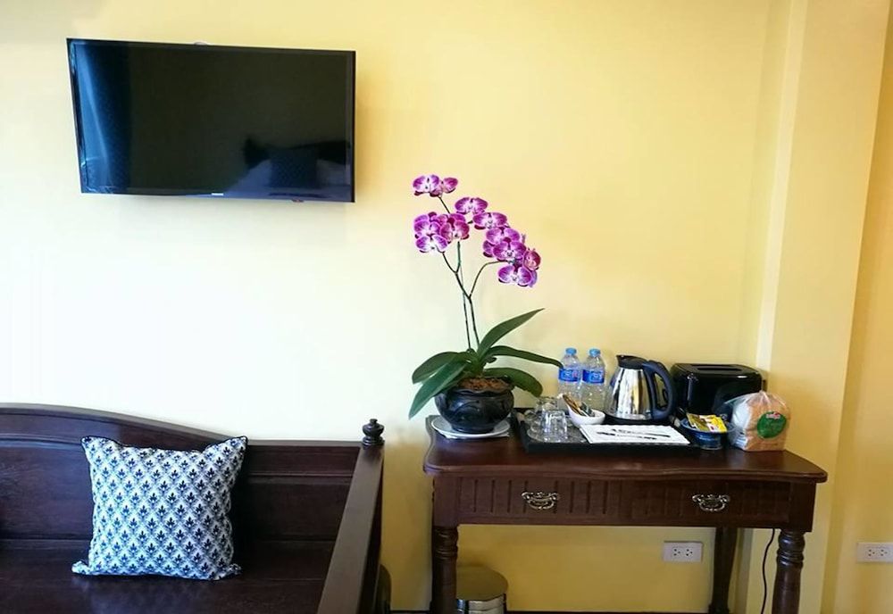 The Velvet Orchid Superior 14