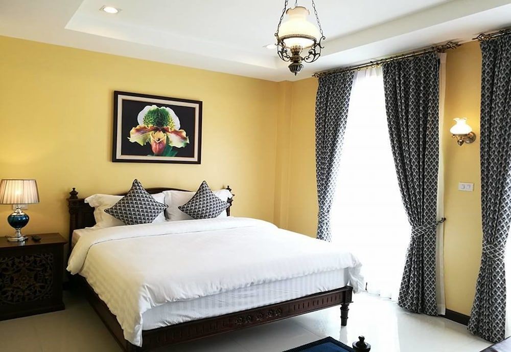 undefined The Velvet Orchid 9