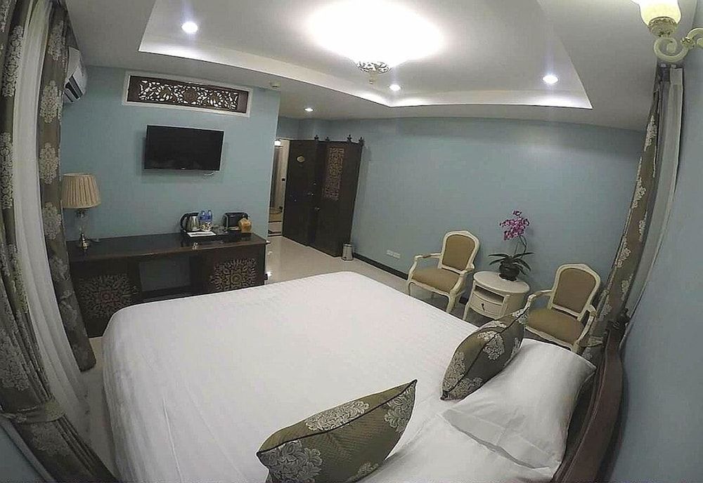 undefined The Velvet Orchid 8