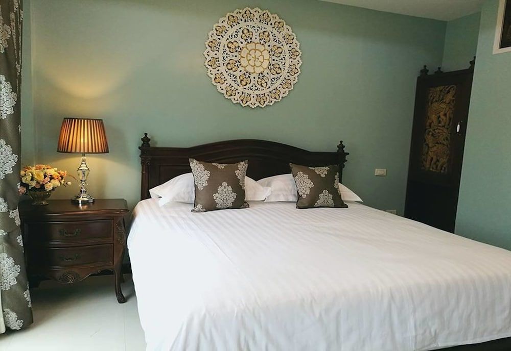 The Velvet Orchid Superior 7