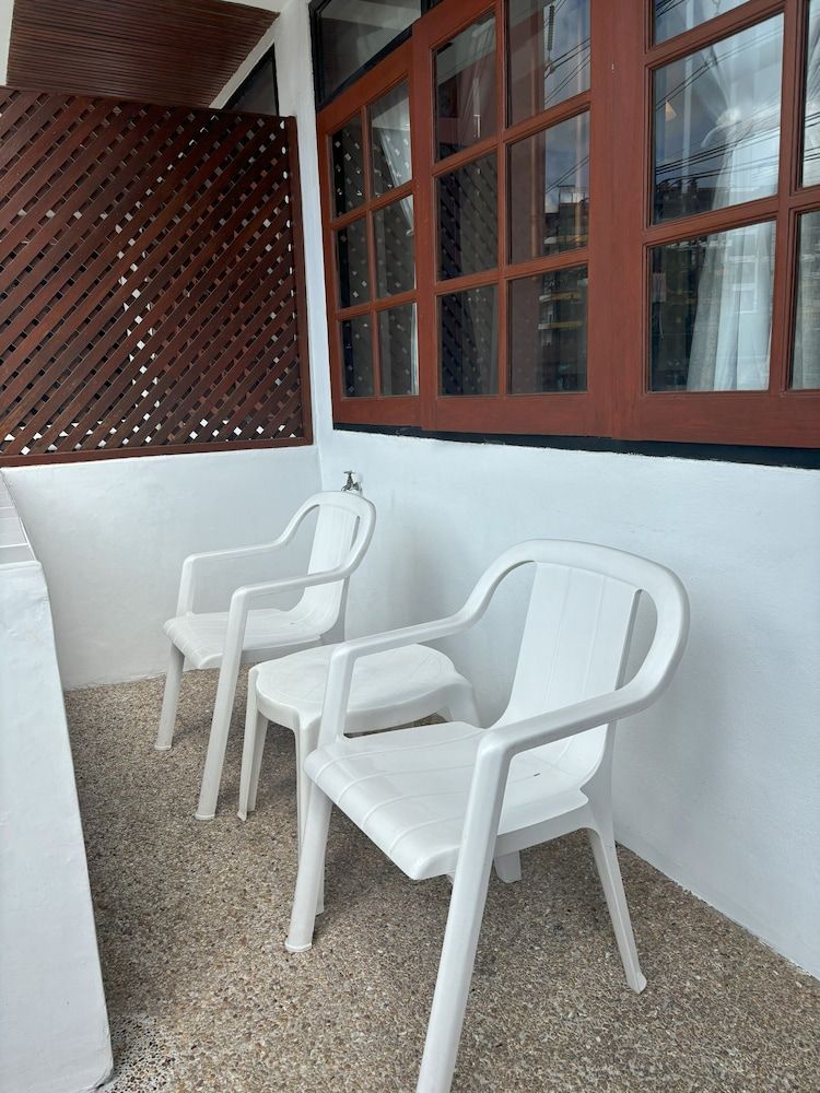 Sunset Mansion One Bedroom Apartment 11