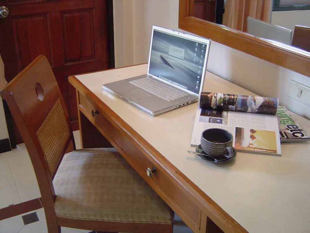 Sunset Mansion One Bedroom Apartment 10