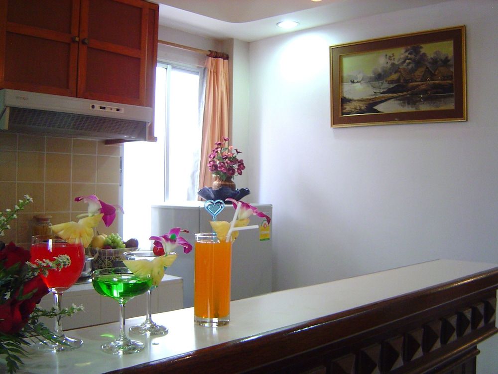 Sunset Mansion One Bedroom Apartment 18