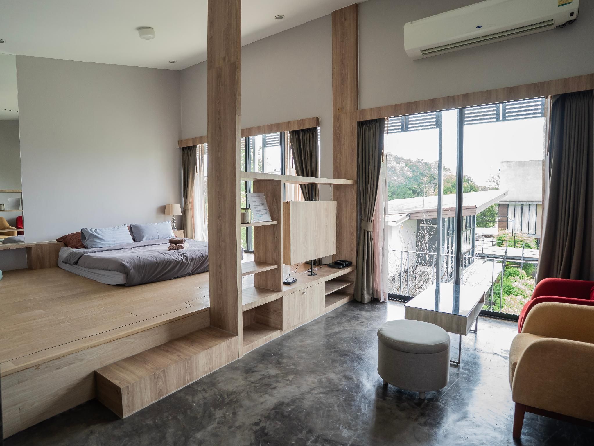 Suite Balcony with garden view