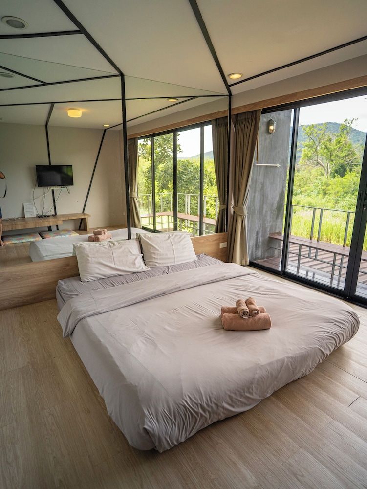 Hyde 198 Homeresort Design Studio