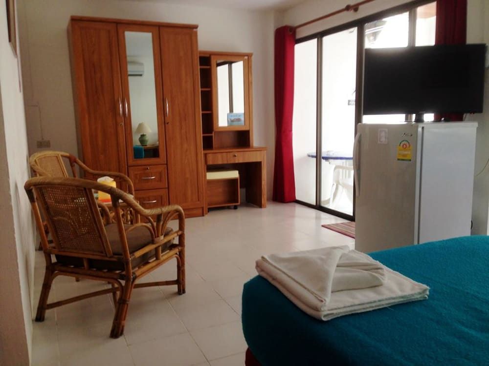 A&B Hotel Deluxe Room 8