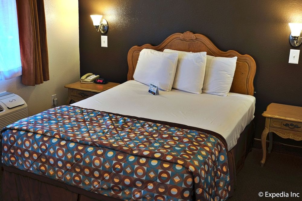 Anaheim Discovery Inn & Suites Standard Room, 1 Queen Bed 2