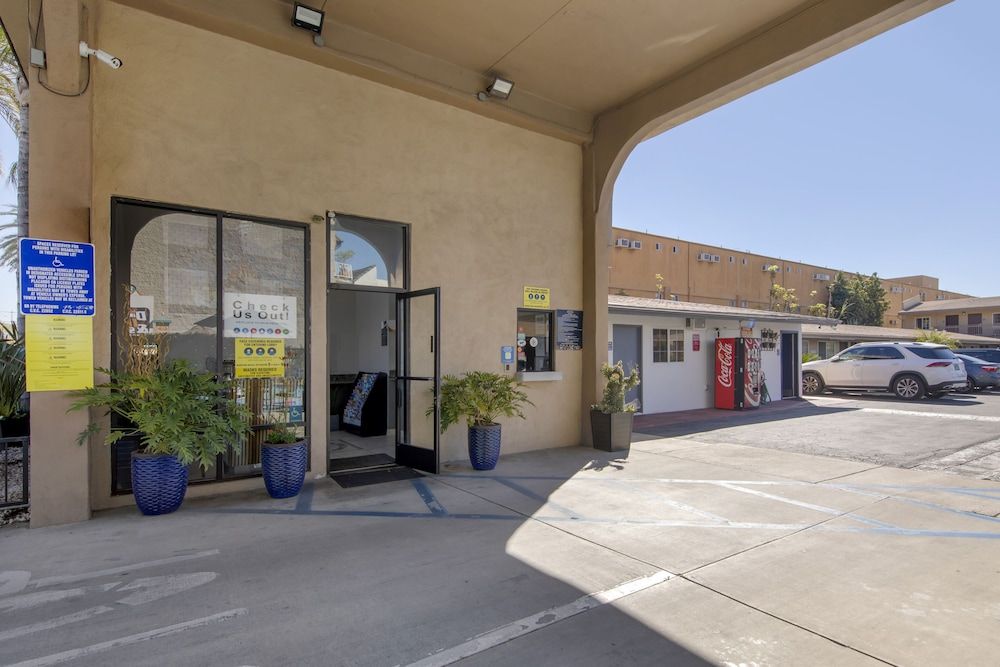 undefined Anaheim Discovery Inn & Suites 5