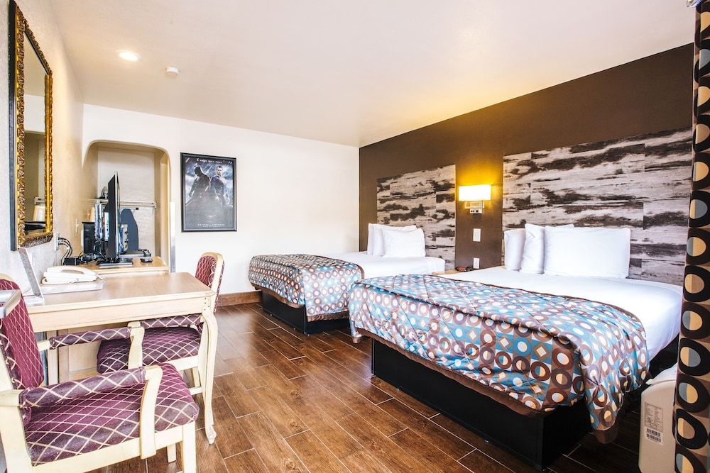 undefined Anaheim Discovery Inn & Suites 4