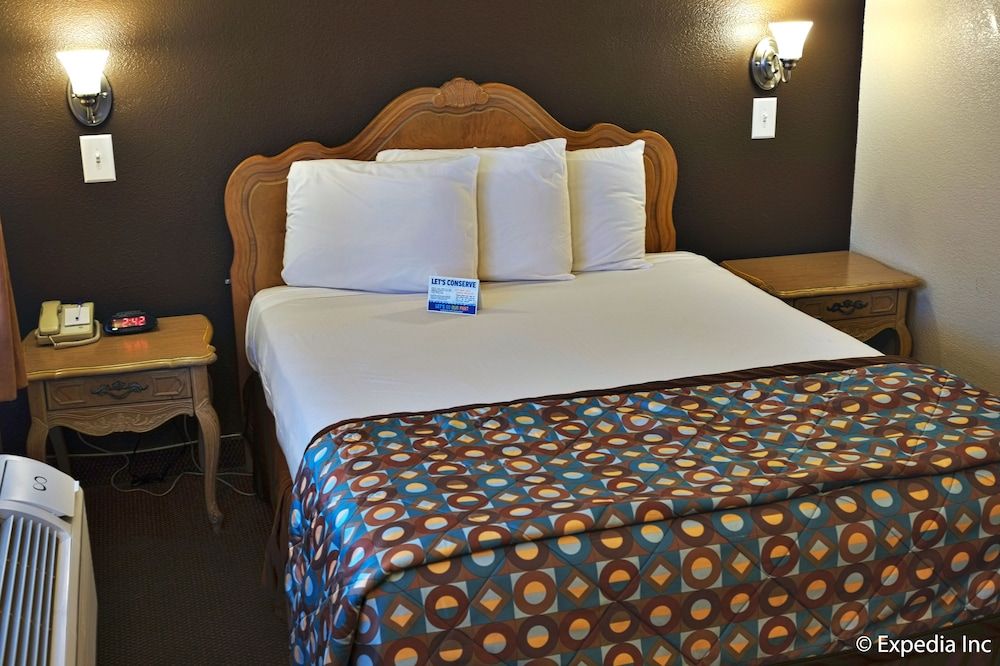 Anaheim Discovery Inn & Suites Standard Room, 1 Queen Bed