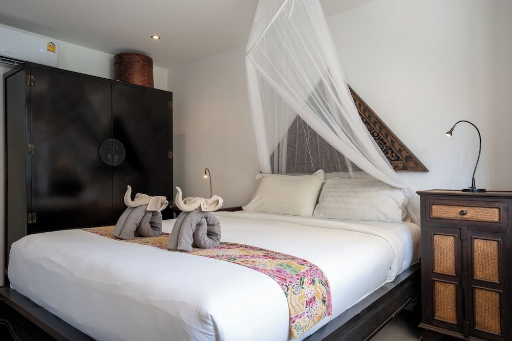 Apartment, 1 Queen Bed with Sofa bed, Balcony, Pool View