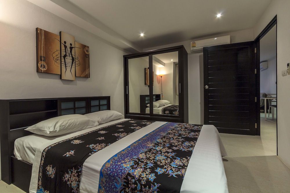 Apartment, 1 Queen Bed with Sofa bed, Balcony, Pool View