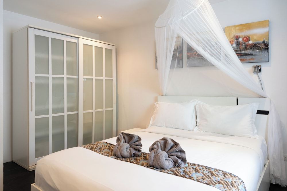 3-Bedroom Pool Access Apartment