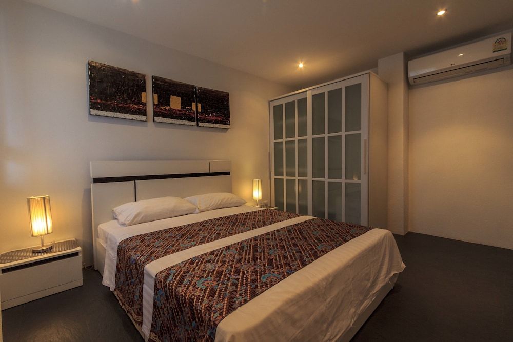 3-Bedroom Pool Access Apartment