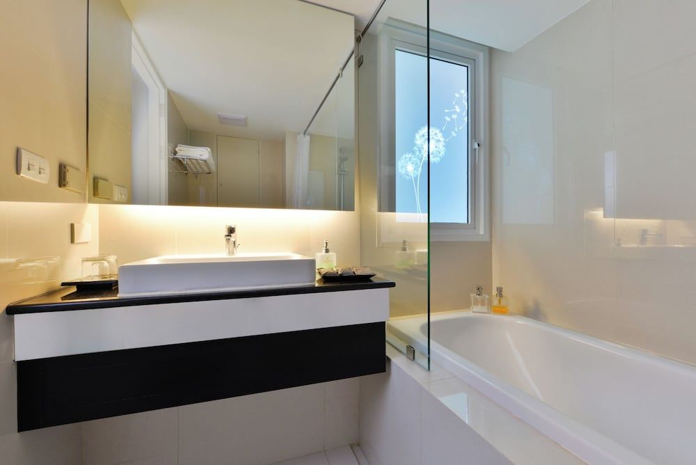 Le D'Tel Bangkok Deluxe Room 10