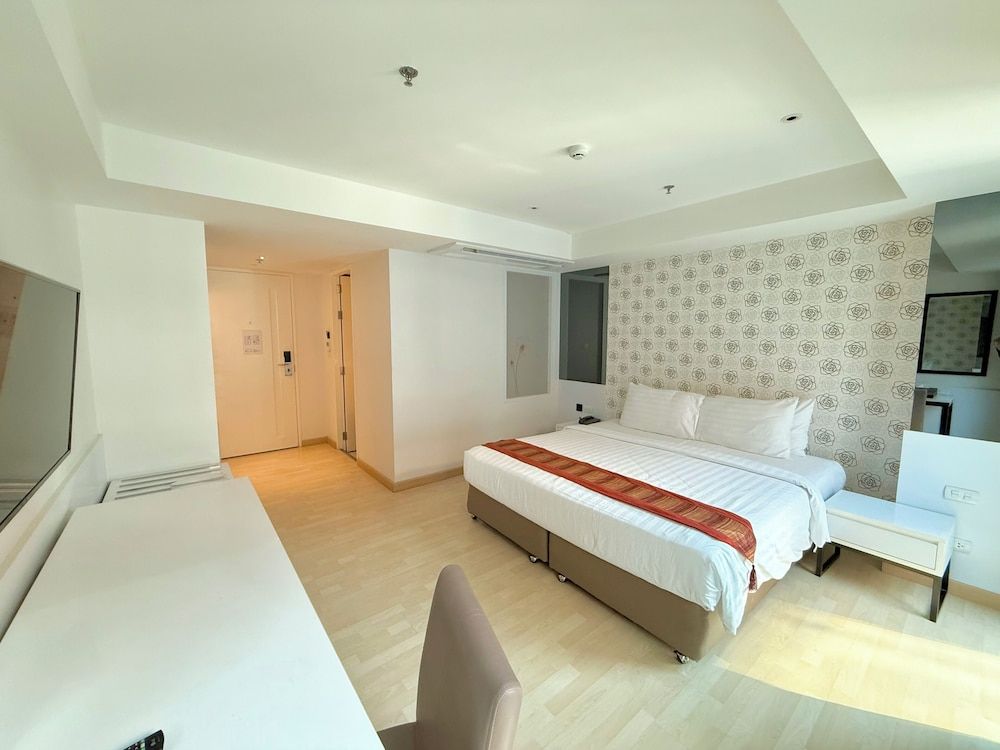 Le D'Tel Bangkok Deluxe Room 3