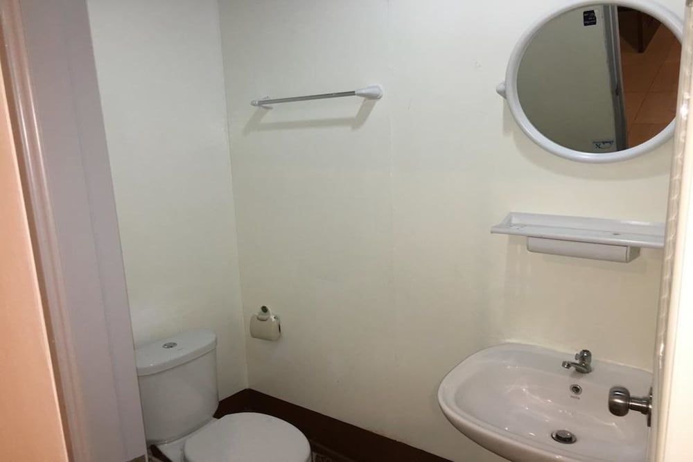 Lucky Guesthouse Standard Twin Room 4