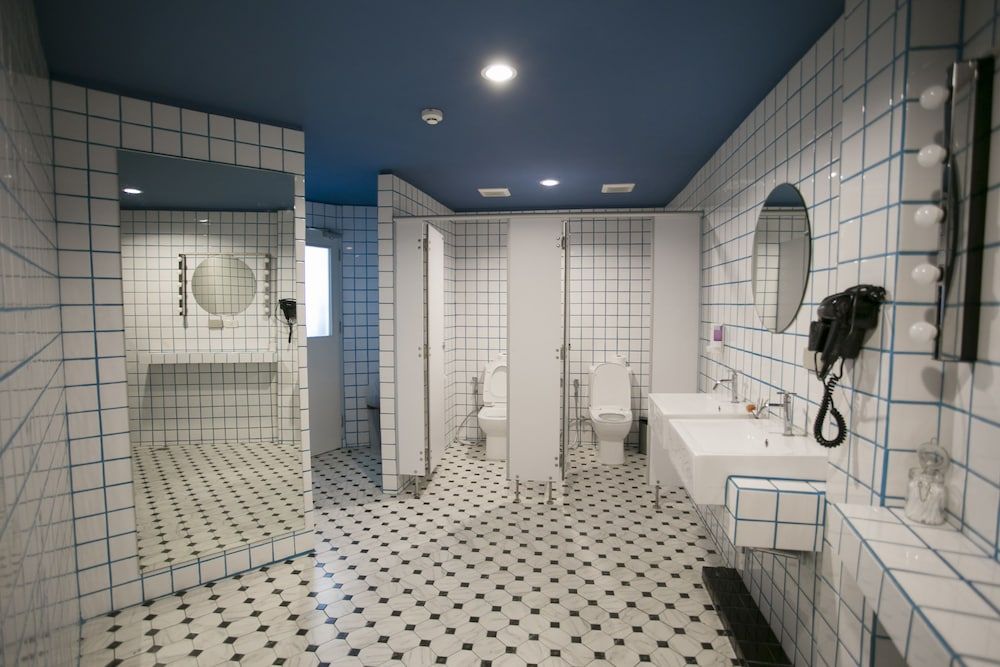 Yaks House Hostel Private Room (Double bed) With Shared Bathroom For 2 Persons 3