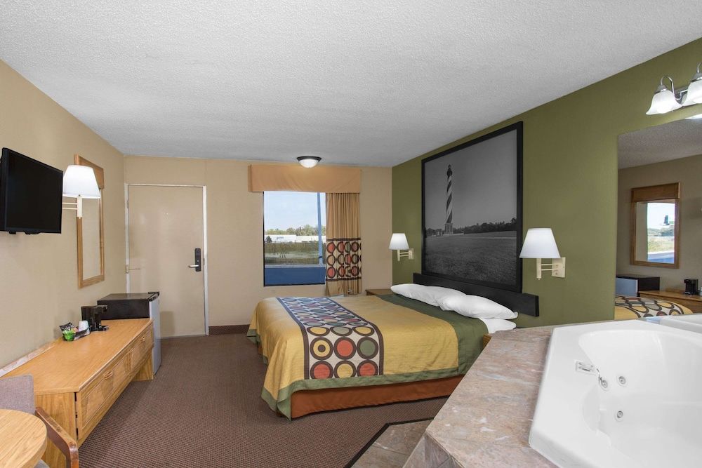 Room, 1 King Bed, Hot Tub