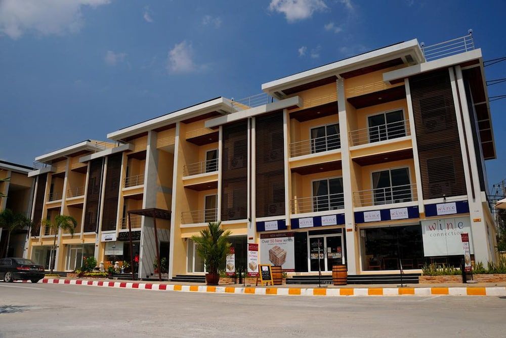 undefined Boonjumnong Modern Apartment 2