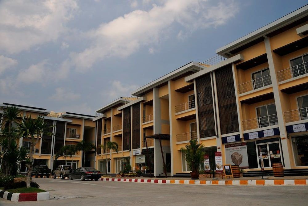 undefined Boonjumnong Modern Apartment 3