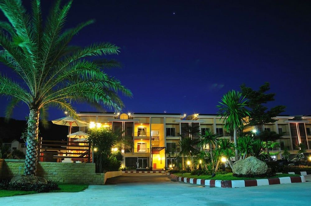 undefined Boonjumnong Modern Apartment 7