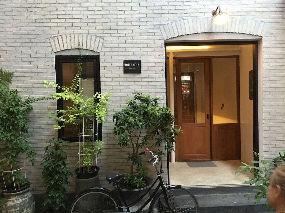 undefined Hotel Noir 8