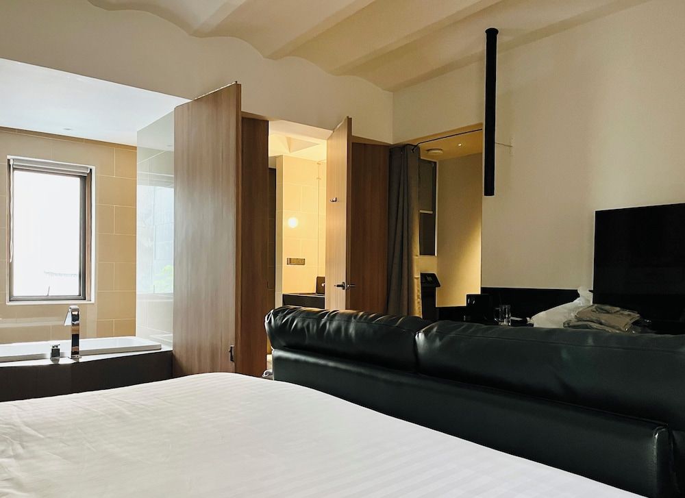 undefined Hotel Noir 2