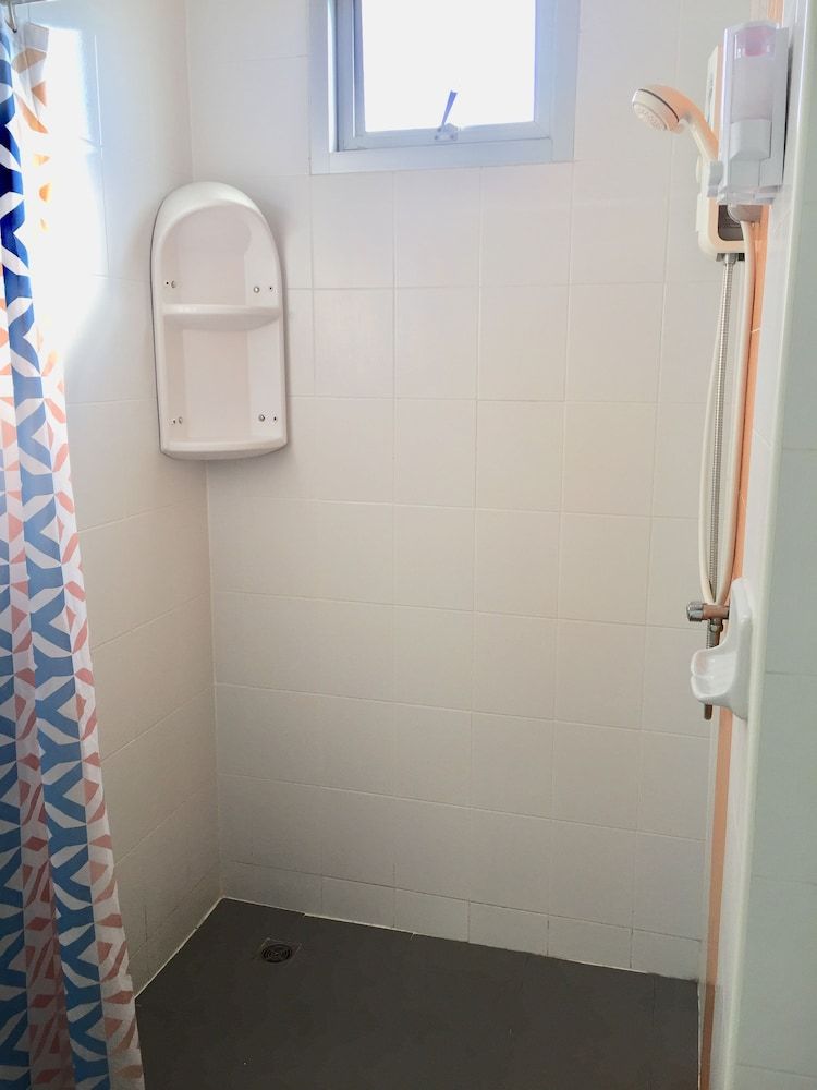 Thani Residence Standard Twin Room 8