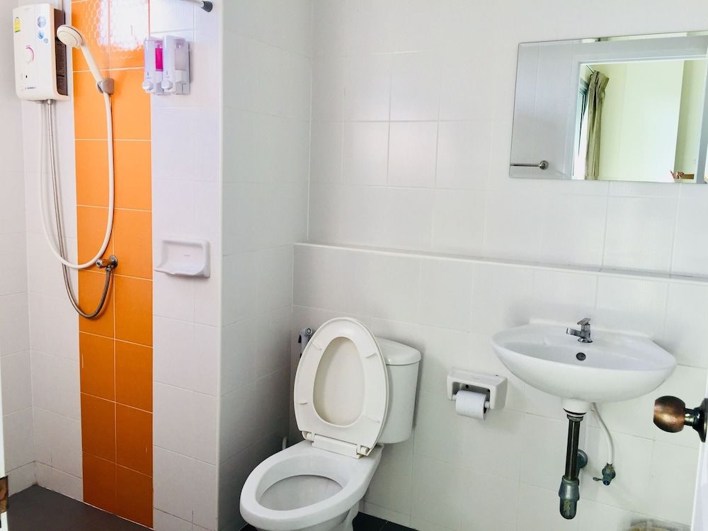 Thani Residence Standard Twin Room 7