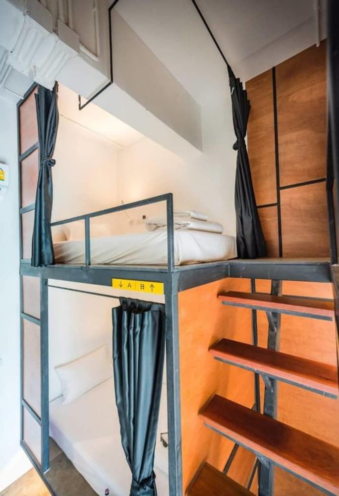 Book a Bed Poshtel - Hostel Quadruple Room 9